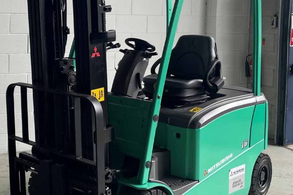 2015 1.6 Tonne Electric With Triplex featured