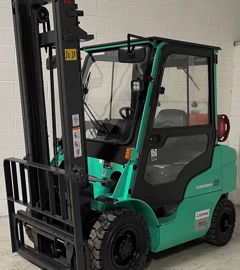 2019 2.5 Tonne Gas With Metal Cab & Heater featured